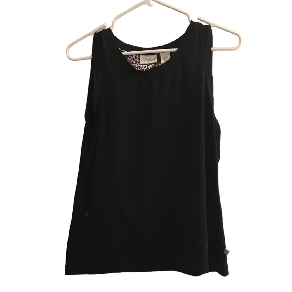 Zenergy by Chico's Black Tank top with a zipper side pocket size Medium